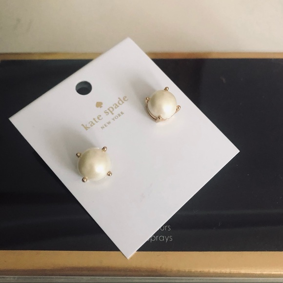 Kate Spade ♠️ Pearls Stud Earrings gold accents/ prongs